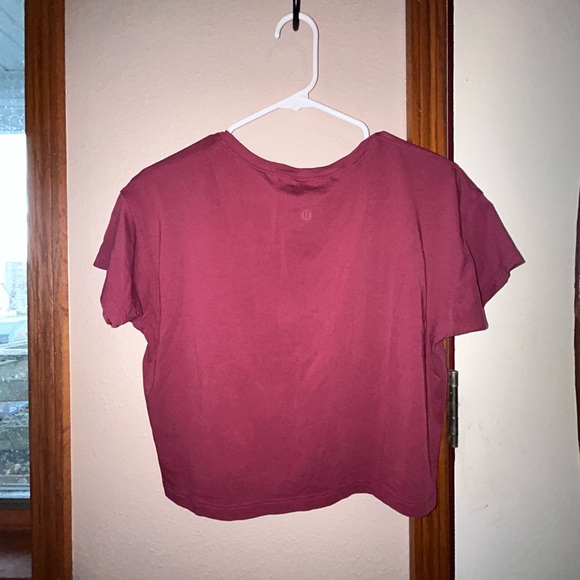 🤍Lululemon Women's Burgundy Cates Tee - Picture 4 of 5